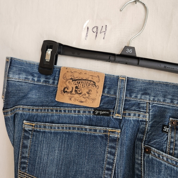 Southern Thread mens Denim blue Jeans size 38R boot cut. Some wear on hems - Picture 5 of 6
